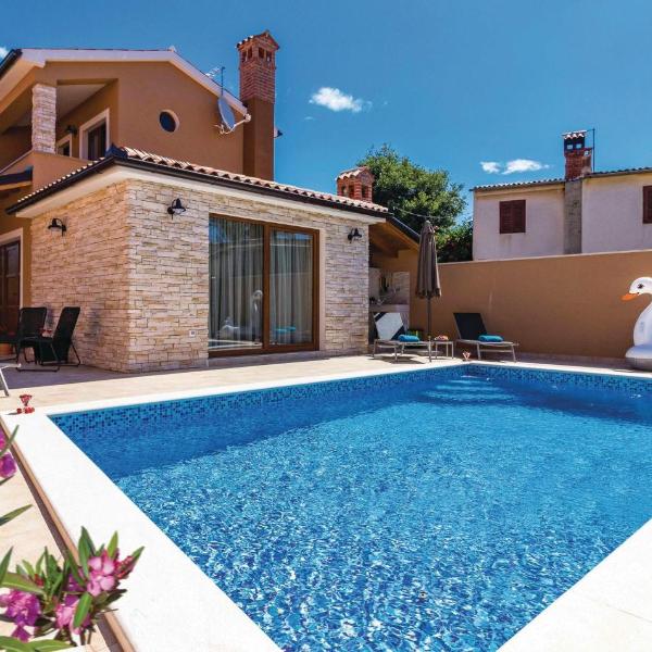 Awesome Home In Pula With 2 Bedrooms, Wifi And Outdoor Swimming Pool