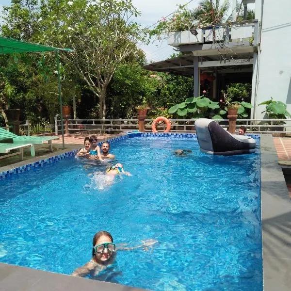 Quoc Phuong Riverside Homestay、ベンチェのホテル