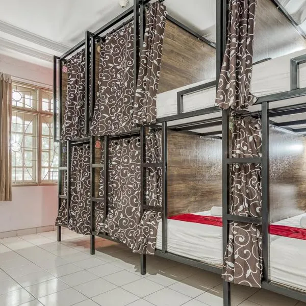 RedDoorz Hostel @ Feliz Noche Cengkareng, Hotel in Jakarta