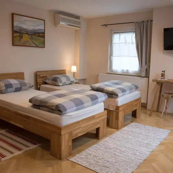 Bed & Breakfast Dvorec、Petrovčeのホテル