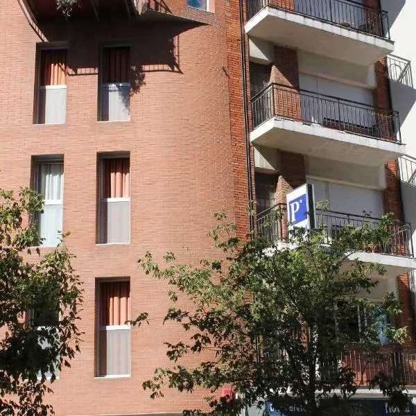 Hostal Cal Siles, hotel in El Prat de Llobregat