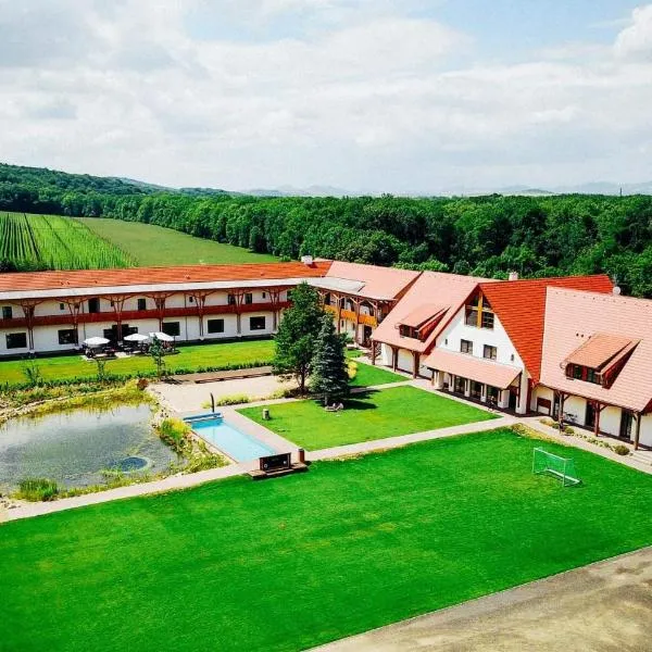 Dvůr Perlová voda, khách sạn ở Budyně nad Ohří