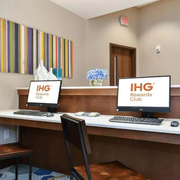 Holiday Inn Express & Suites Charlotte - Ballantyne by IHG, hotel em Charlotte