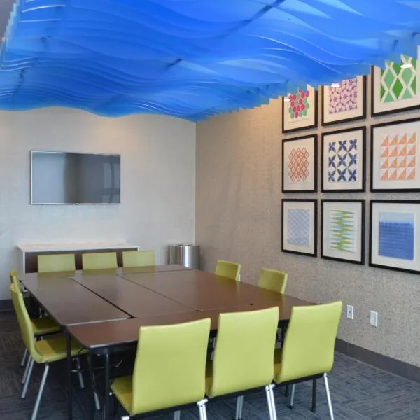 Holiday Inn Express & Suites - Charlotte NE - University Area by IHG, hotel v destinaci Charlotte