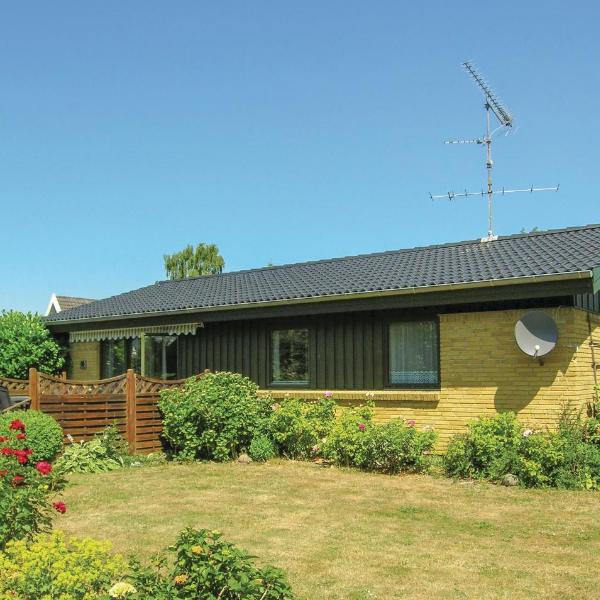 2 Bedroom Amazing Home In Tranekr