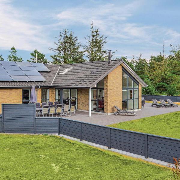 Stunning Home In Blåvand With Wifi