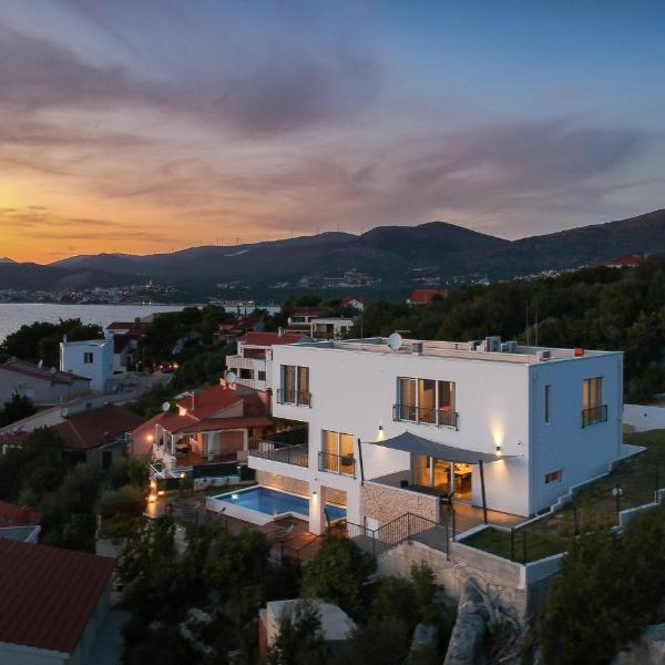 Stunning Home In Okrug Donji With Sauna, Outdoor Swimming Pool And Heated Swimming Pool