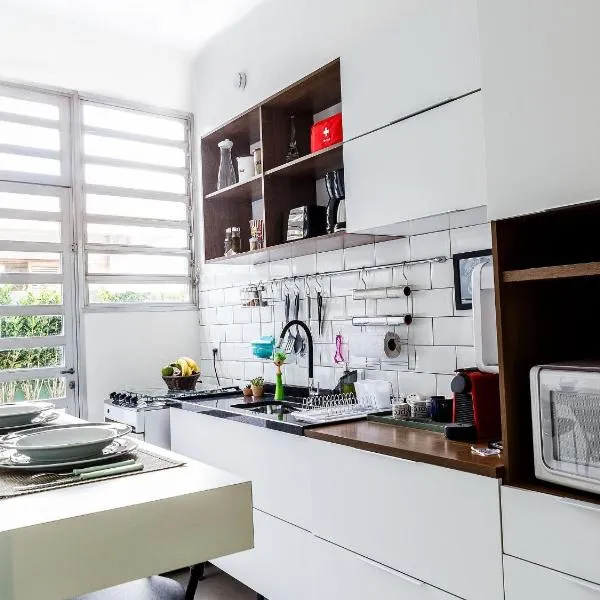 Apartamento com quintal em Alto de Pinheiros, hotel di São Paulo
