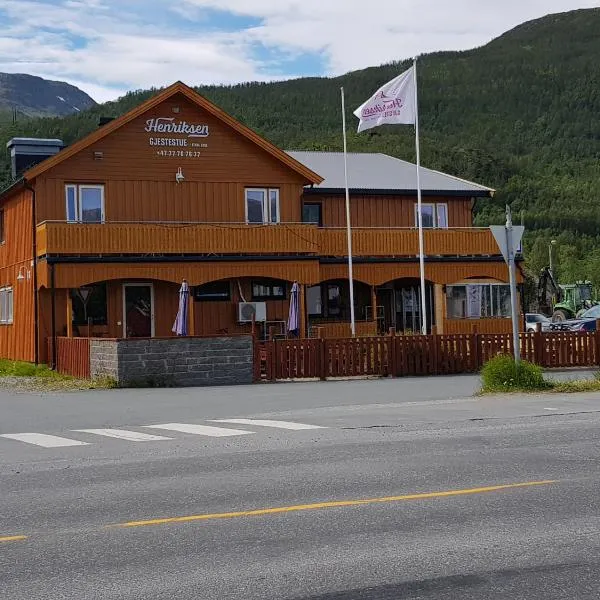 Henriksen Gjestestue, hotel in Sørkjosen