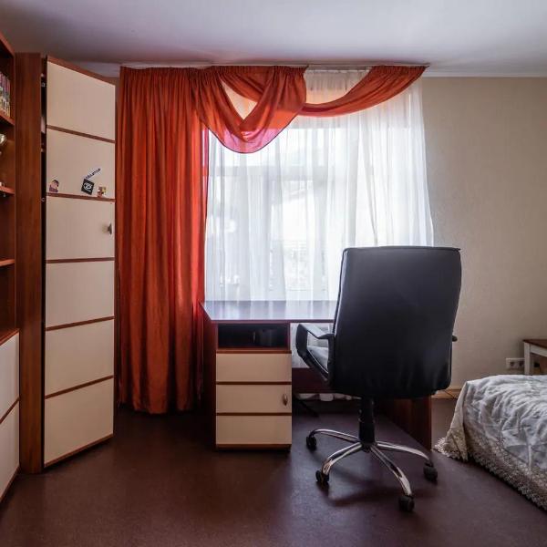 Room in a Private House 10 min from Airport Riga