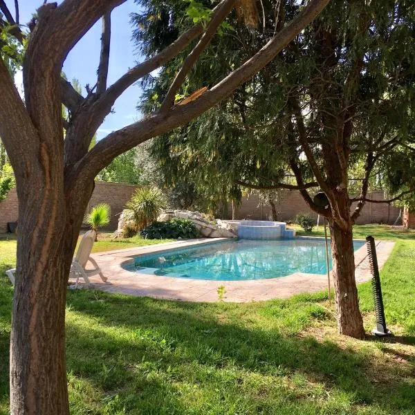Shangri la - Casa y Pileta Privada, hotel i Mendoza