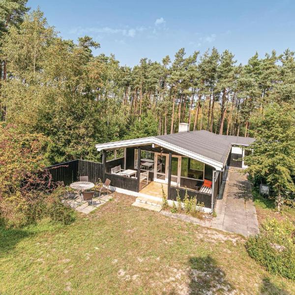 3 Bedroom Awesome Home In Aakirkeby
