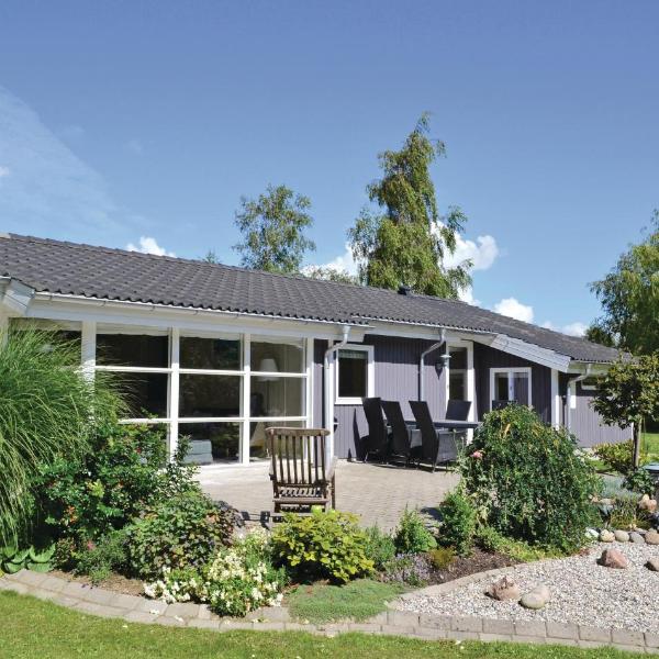 Nice Home In Ebeltoft With 3 Bedrooms, Sauna And Wifi