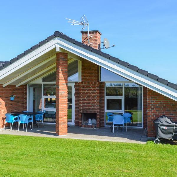 Stunning Home In Hadsund With Kitchen