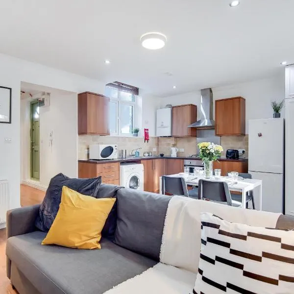 WelcomeStay Tooting Broadway 3 Bedroom Apartment, hotel in London