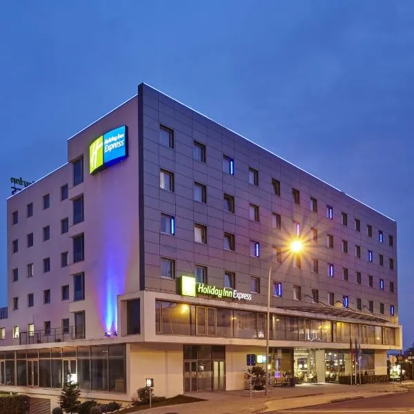 Holiday Inn Express Lisbon Alfragide by IHG, khách sạn ở Carnaxide