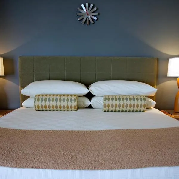 Desert Hills - 21 and Over - A Town & Desert Boutique Hotel, hotell i Palm Springs