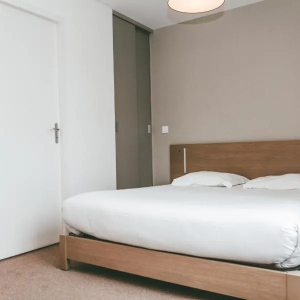 Terres de France - Appart'Hotel Quimper Bretagne, hôtel à Quimper
