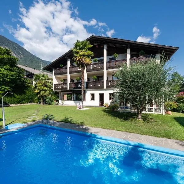 Pension Weingarten, hotel v destinaci Lana