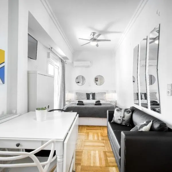 The Cactus Apartment with Large Sunny Balcony, hotel in Athens