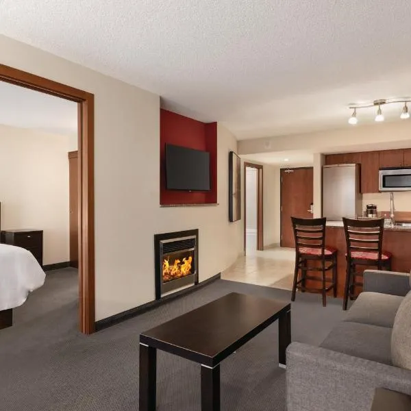 Embassy Suites by Hilton - Montreal, hotel in Montreal