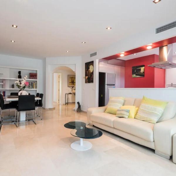 Charming 2 Bedroom Trocadero Arena area