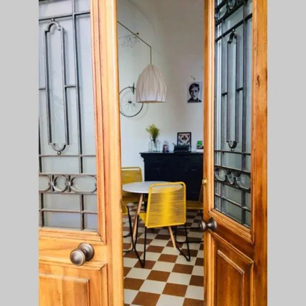 Appartament CASAVINTAGE, hotelli kohteessa Bologna