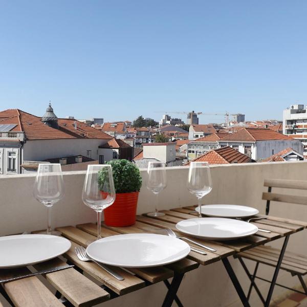 FLH Porto Spacious Apartment with Balcony