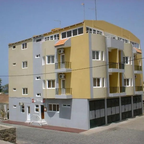 Residencial Pôr do Sol, hotel v destinaci Porto Novo