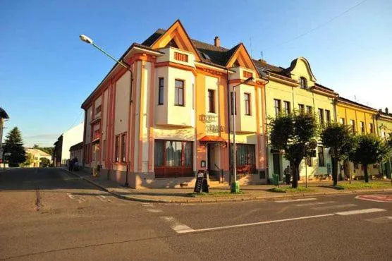 Hotel Krajka****, hotelli kohteessa Wamberg