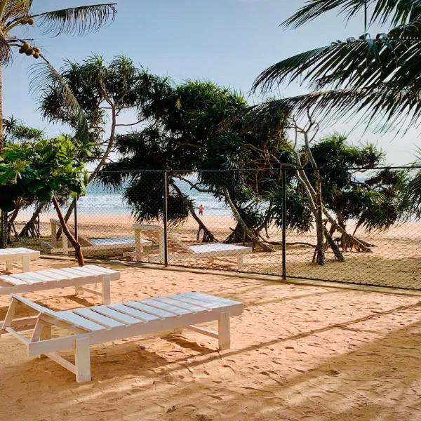 Mirage Beach House at Morava Court, hotel in Hikkaduwa