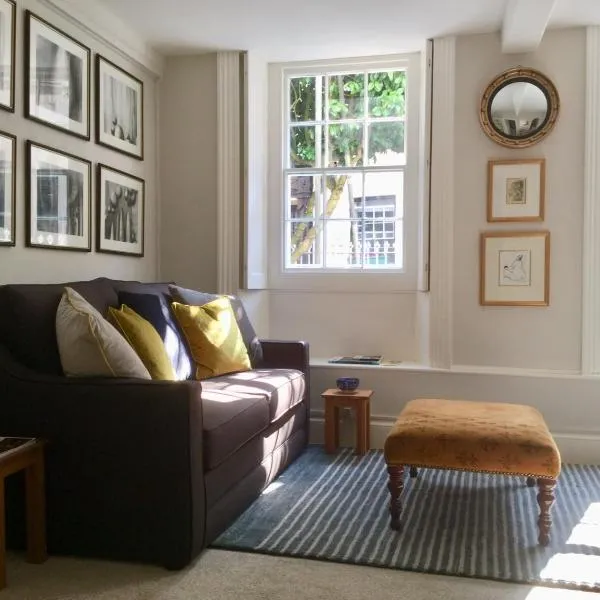 Saint Aubin में, होटल Fabulous Apartment in Historic House in St Aubin