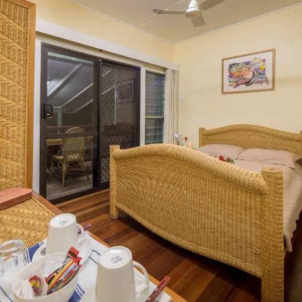 Tufi Resort, hotel in Tufi