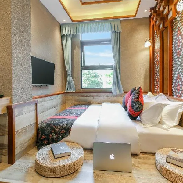 Zou Qu Ye Travel Hotel, ξενοδοχείο σε Chongqing
