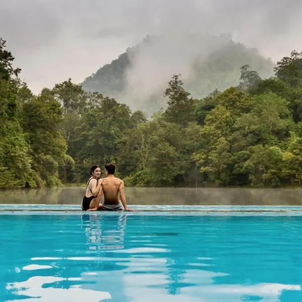 Home Phutoey River Kwai Hotspring & Nature Resort, hotel v destinaci Sai Yok