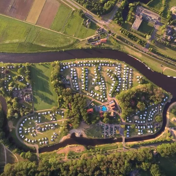 Camping De Koeksebelt, hotel v destinaci Ommen