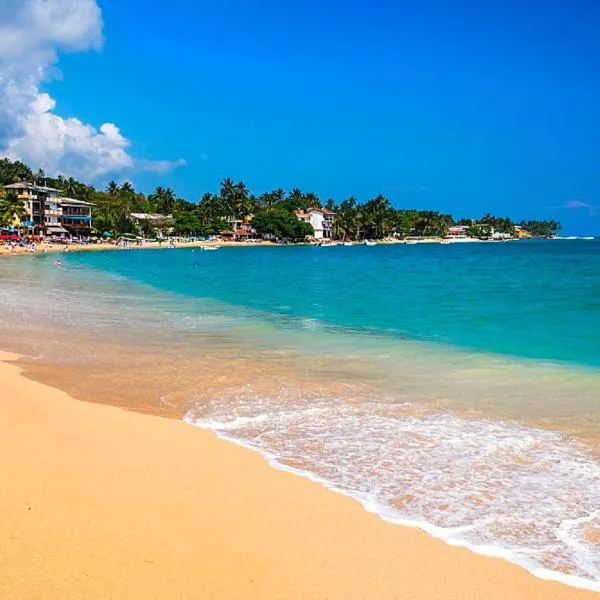 Happy Night Holiday Inn, hotel in Unawatuna