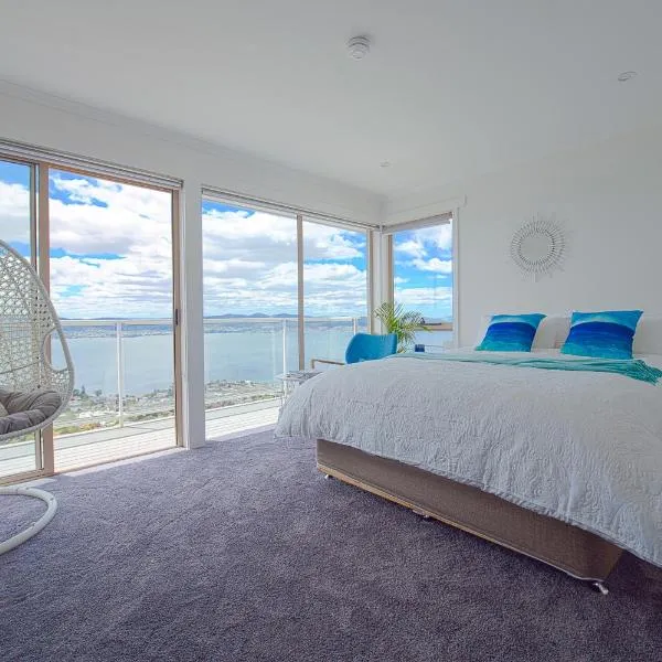 Nature & Relax House, Panoramic sea view, Free parking 37, hotel in Hobart