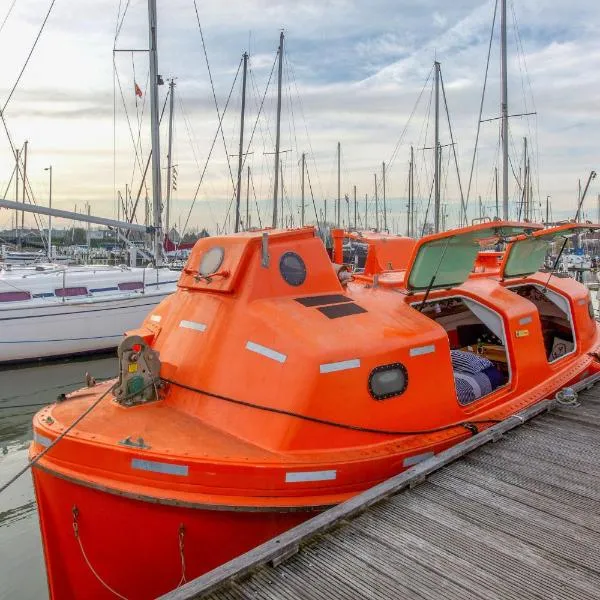 PolarStern - unique boatstay!, hotel en Monnickendam