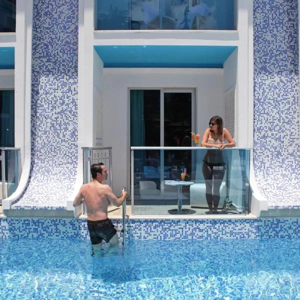 Ocean Blue High Class Hotel & SPA, ξενοδοχείο στο Ολουντενίζ