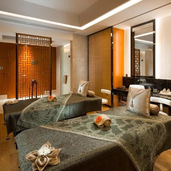 Crowne Plaza Sanya City Center by IHG, hotel in Sanya