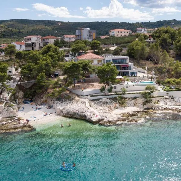 Apartman Domić โรงแรมในสลาทิเน