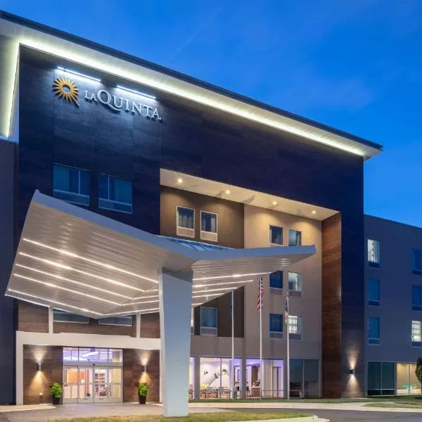 La Quinta by Wyndham Greensboro Airport High Point, khách sạn ở Greensboro