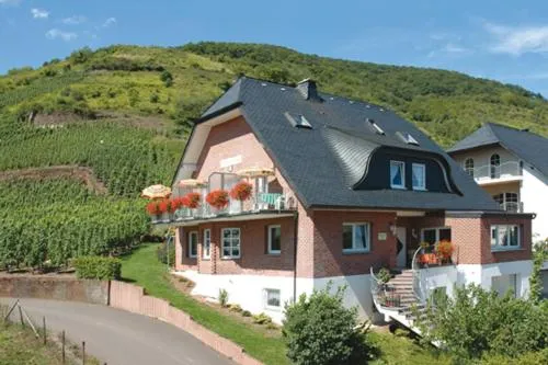Wein und Gästehaus Scheid, hotell sihtkohas Sankt Aldegund