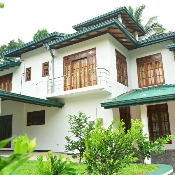 Seven Luck Palace, hotel in Kandy