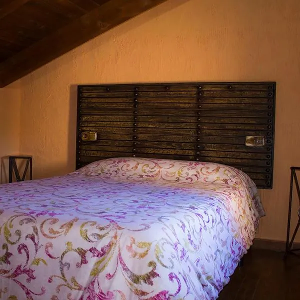 Casas Rurales con Jacuzzi Quijote y Sancho, ξενοδοχείο σε Ossa de Montiel