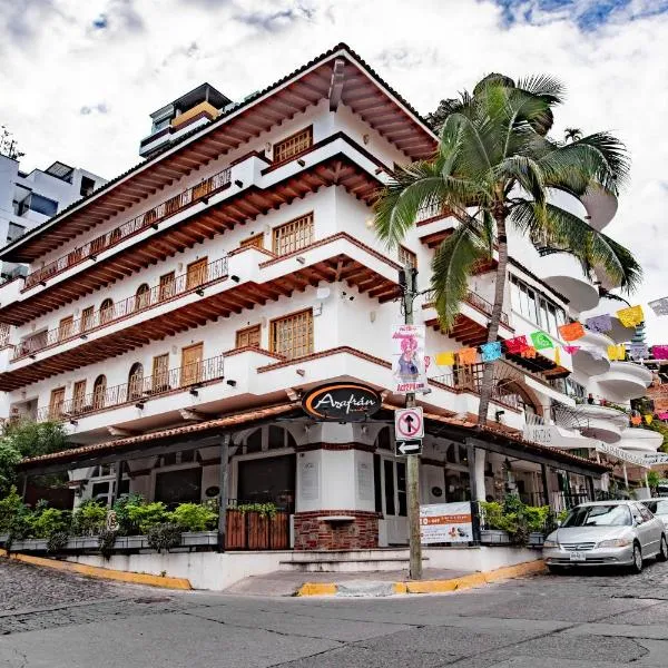 奥拉斯艾塔斯套房公寓酒店，位于巴亚尔塔港的酒店