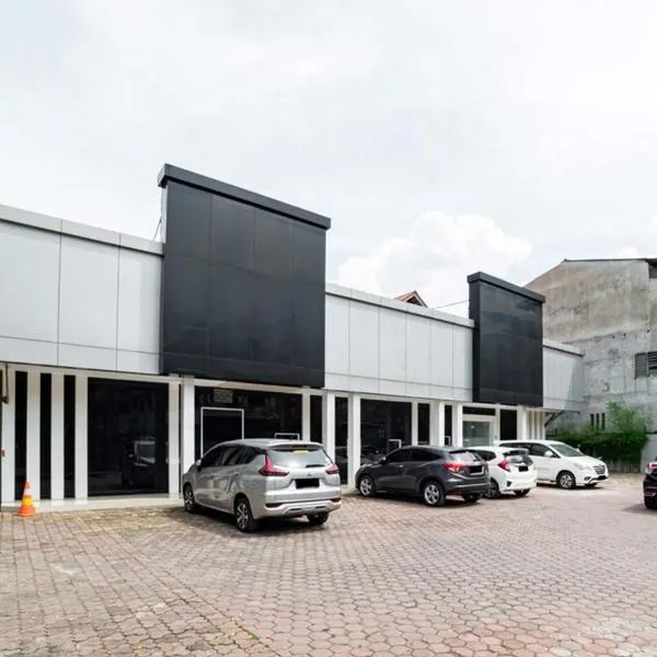 RedDoorz Plus near Thamrin Plaza Medan, hotel en Medan