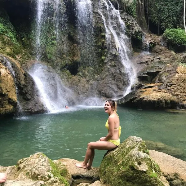 LePont Mu Waterfall Bungalow, hotel in Hòa Bình