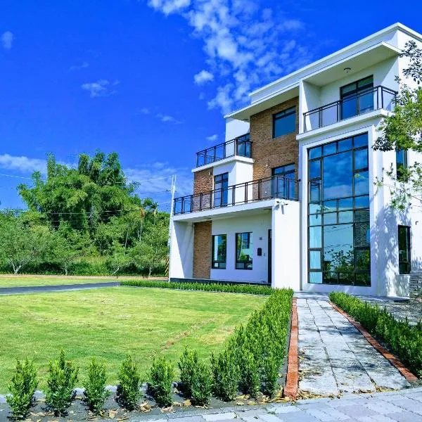 風鈴鐵道包棟Villa莊園-全新電梯景觀莊園, ξενοδοχείο σε Jiji